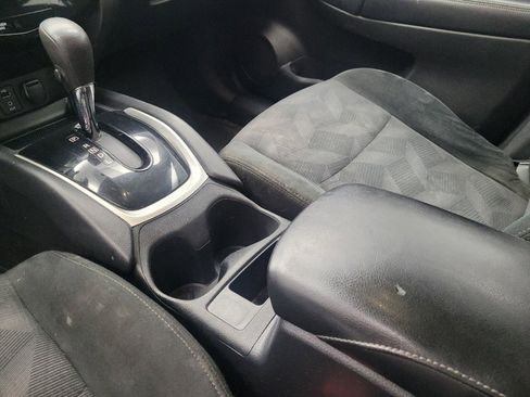 Used 2016 Nissan Rogue S AWD/4WD image 26