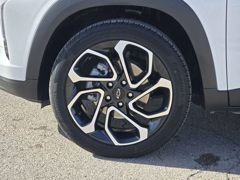 Used 2025 Chevrolet Trax RS w/ Sunroof Package image 13