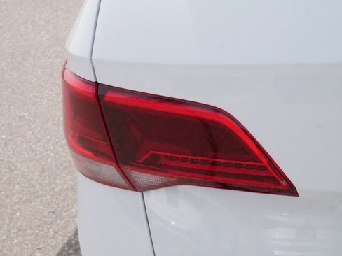 Certified 2023 Volkswagen Taos SE w/ Panoramic Sunroof Package AWD/4WD image 17