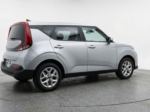 Used 2025 Kia Soul LX w/ LX Technology Package FWD image 9