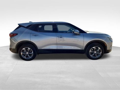 Used 2025 Chevrolet Blazer LT image 9
