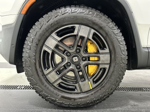 Used 2023 Rivian R1S Adventure AWD/4WD image 9