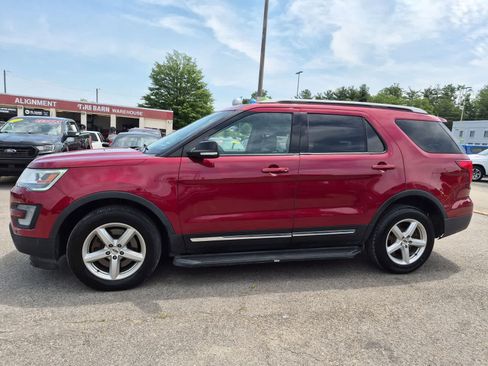 Used 2017 Ford Explorer XLT AWD/4WD image 5