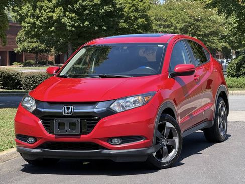 Used 2018 Honda HR-V EX image 1