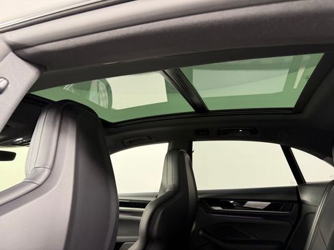 Certified 2025 Porsche Macan Electric image 16