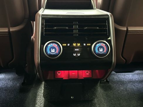 Used 2024 Land Rover Range Rover Long Wheelbase Autobiography image 44