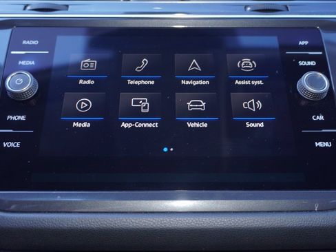 Used 2022 Volkswagen Tiguan SE image 16