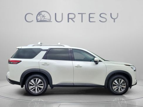 Certified 2023 Nissan Pathfinder SL AWD/4WD image 6