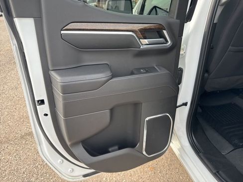 Used 2023 GMC Sierra 1500 SLE w/ X31 Off-Road Package image 16