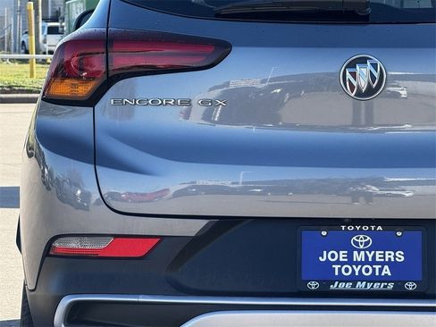 Used 2022 Buick Encore GX Preferred w/ Cold Weather Comfort Package image 11