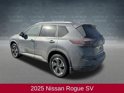 Used 2025 Nissan Rogue SV w/ SV Premium Package image 3