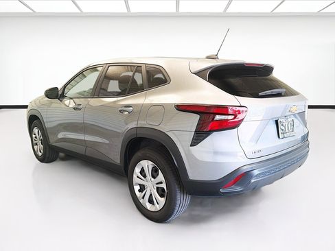 Used 2025 Chevrolet Trax LS w/ Driver Confidence Package FWD image 6