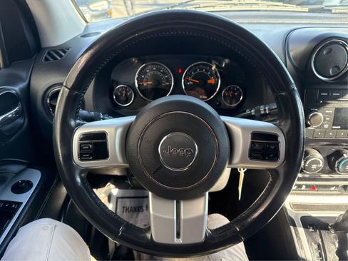 Used 2017 Jeep Compass Latitude image 16