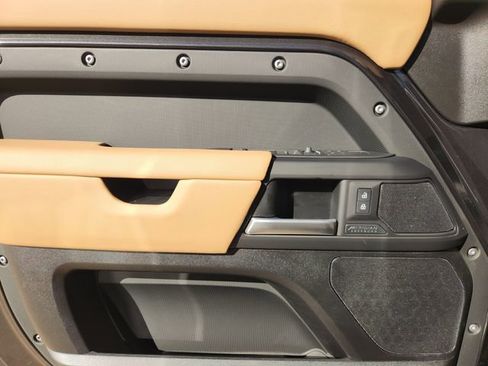 New 2026 Land Rover Defender 130 X-Dynamic SE image 16