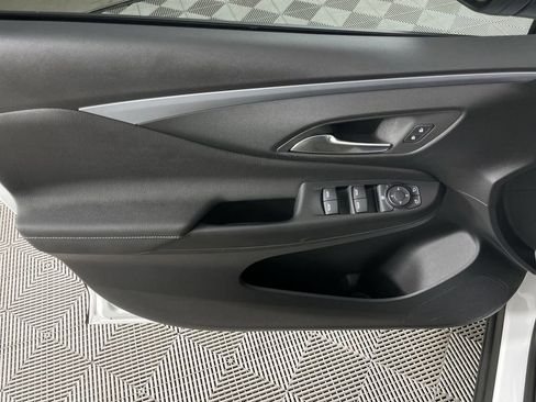 Used 2025 Buick Envista Preferred image 20