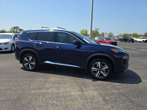 Used 2024 Nissan Rogue SL w/ SL Premium Package FWD image 2