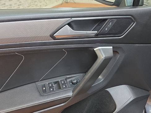 Used 2023 Volkswagen Tiguan SE image 27