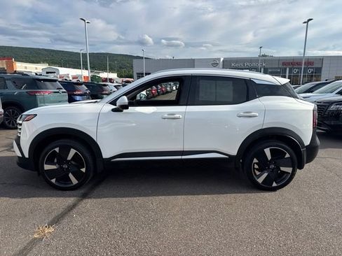 Certified 2025 Nissan Kicks SR AWD/4WD image 8