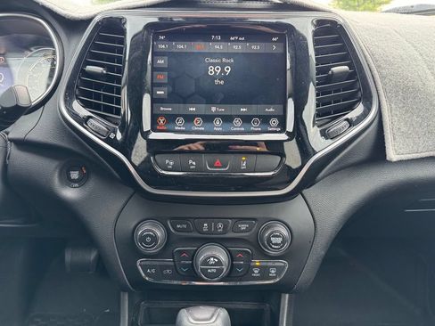 Used 2021 Jeep Cherokee Limited w/ Trailer Tow Group AWD/4WD image 2