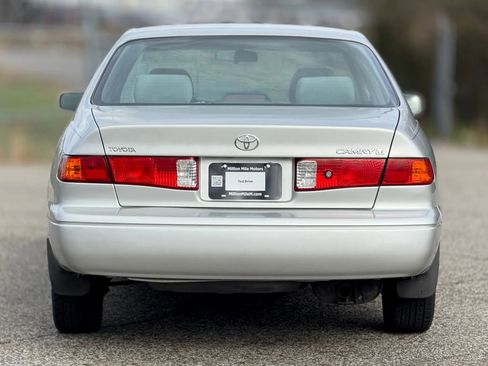 Used 2001 Toyota Camry CE image 4