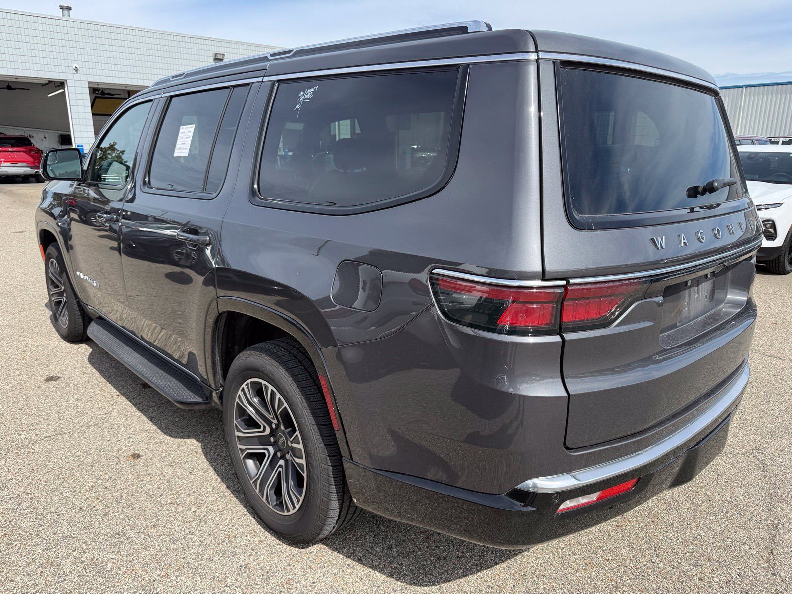 Used 2025 Jeep Wagoneer Series II AWD/4WD image 4