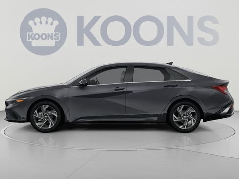 Used 2025 Hyundai Elantra Limited FWD image 2