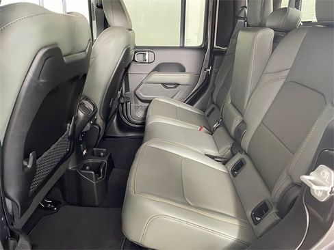 Certified 2025 Jeep Gladiator Mojave image 16