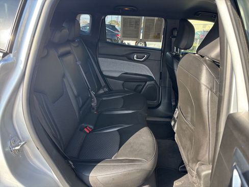 Used 2025 Jeep Compass Latitude image 24