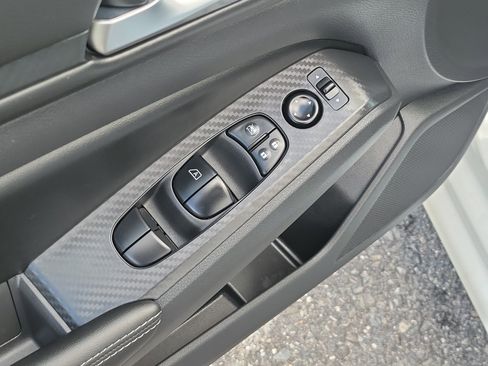 Used 2024 Nissan Altima 2.5 SV AWD/4WD image 19