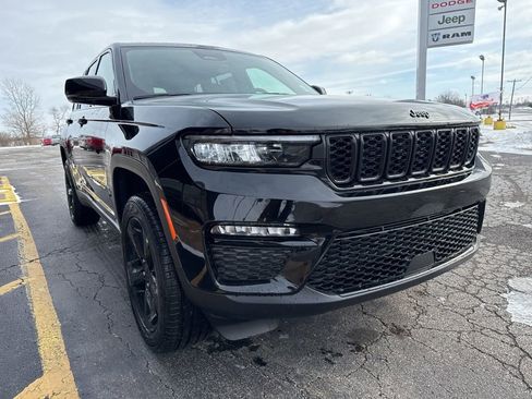 New 2025 Jeep Grand Cherokee Limited w/ Black Appearance Package AWD/4WD image 2