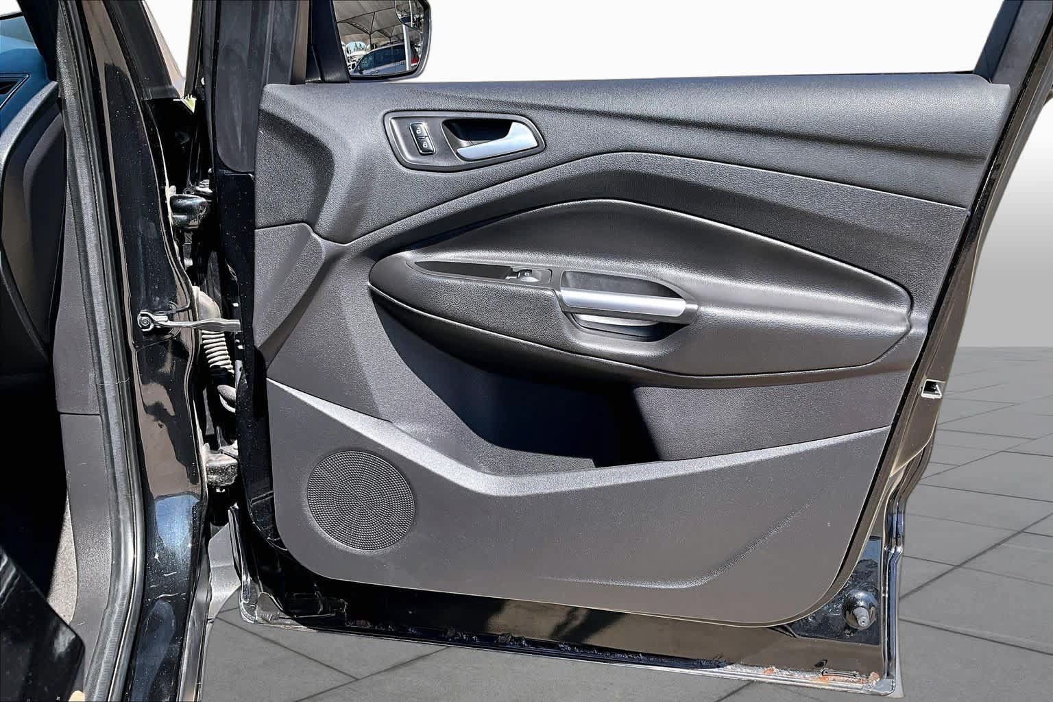Used 2014 Ford Escape Titanium FWD image 25