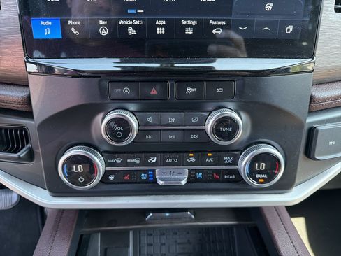 Used 2024 Ford Expedition Max Limited AWD/4WD image 5