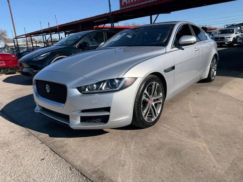Used 2017 Jaguar XE Premium image 1