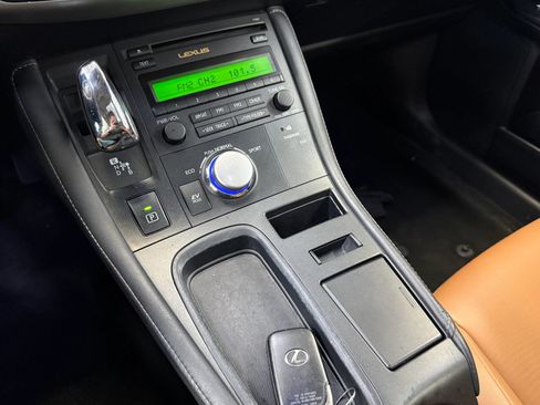 Used 2013 Lexus CT 200h FWD image 17