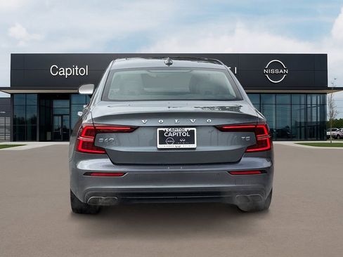 Used 2020 Volvo S60 T5 Momentum image 6