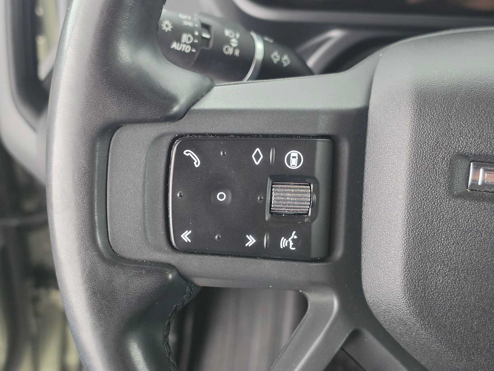 Used 2024 Land Rover Defender 110 X-Dynamic SE AWD/4WD image 30