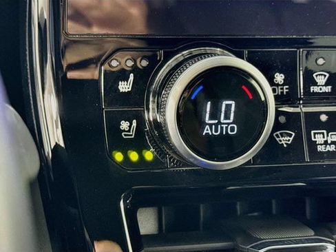 Used 2023 Toyota Highlander Platinum FWD image 19