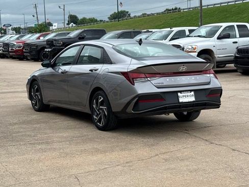 Used 2025 Hyundai Elantra Sport FWD image 9