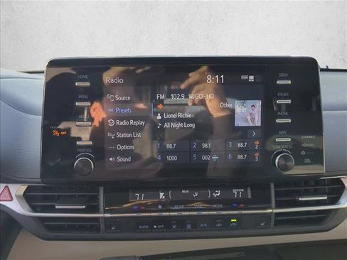 Used 2023 Toyota Sienna XLE w/ XLE Plus Package FWD image 18