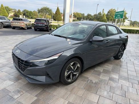 Used 2023 Hyundai Elantra SEL w/ Convenience Package FWD image 6