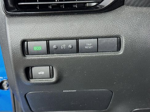 Used 2022 Nissan Sentra SR w/ SR Premium Package image 11