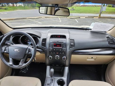 Used 2011 Kia Sorento 2WD image 8