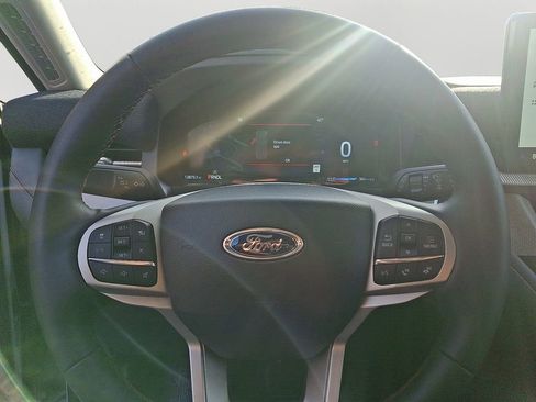 Used 2025 Ford Explorer Active image 19