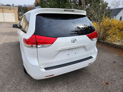 Used 2014 Toyota Sienna LE image 13