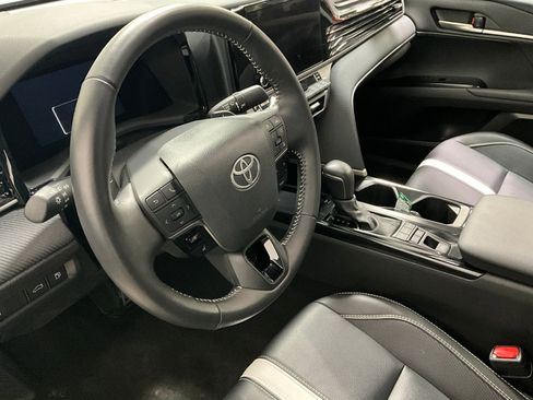 Used 2025 Toyota Camry SE image 14