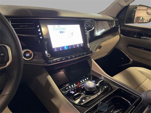 Used 2022 Jeep Wagoneer Series III w/ Premium Group I image 21