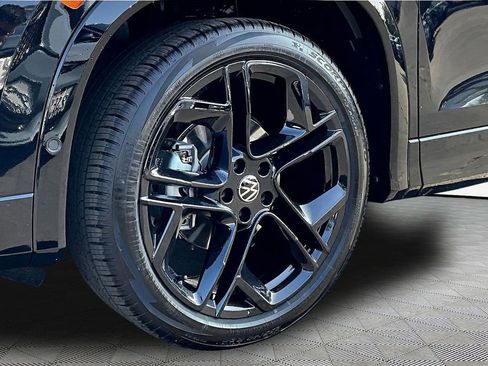 New 2026 Volkswagen Tiguan SE R-Line image 32