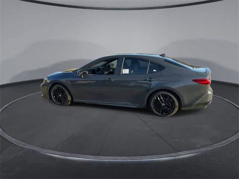 Used 2025 Toyota Camry SE image 5