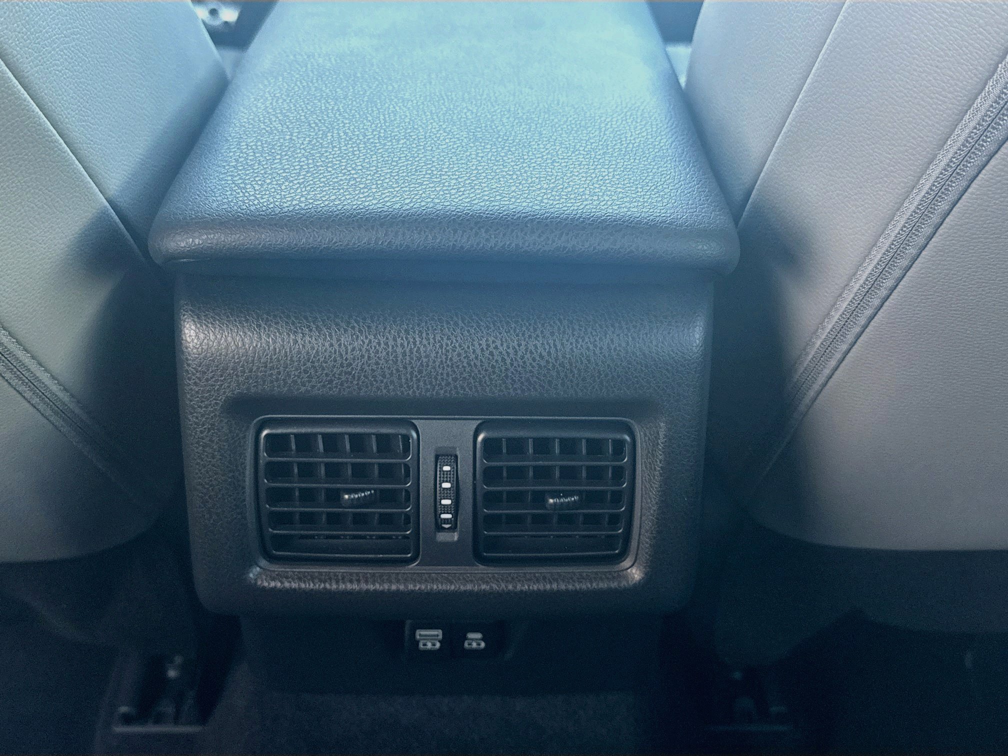 Used 2025 Toyota Camry SE w/ Convenience Package FWD image 22