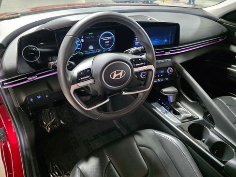 Certified 2025 Hyundai Elantra Limited image 26